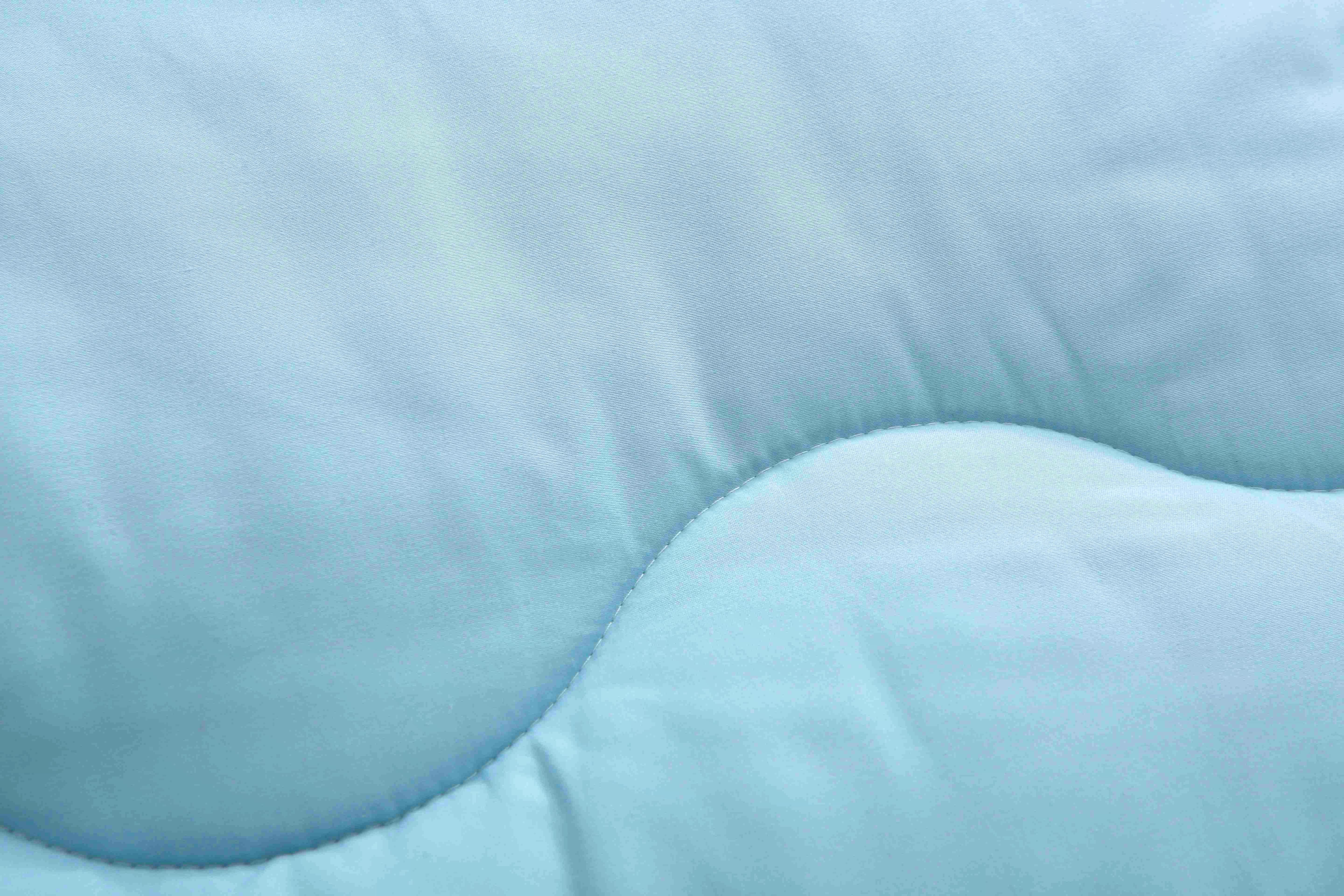Detail van blauw verkoelend dekbed met vaste hoes, ideaal bij nachtzweten en warme zomernachten